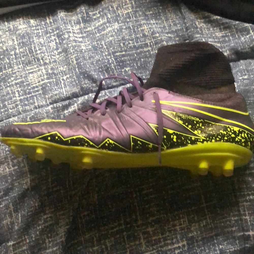 Soccer cleats